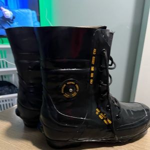 BUNNY BOOTS Inflatable Warm Winter Military Gear
US military issue
SIZE 12 E